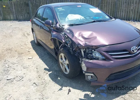 2013 Toyota Corolla Le Special Edition z USA, uszkodzony, nr VIN 2T1BU4EE5DC070467